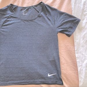 Nike Women’s Dri-Fit Laser Cut Short Sleeve Small